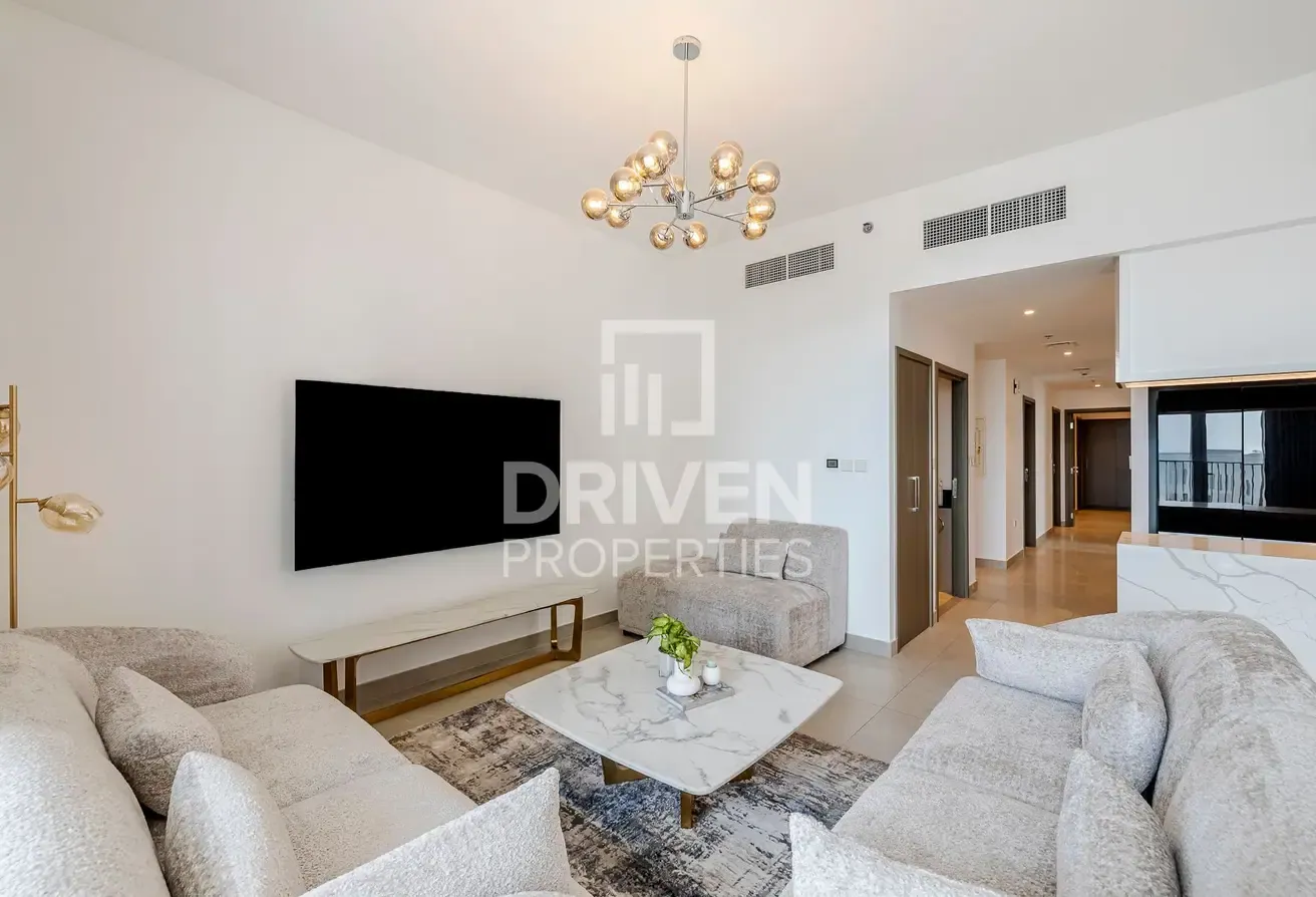 Vast Layout Unit with Fantastic Marina View