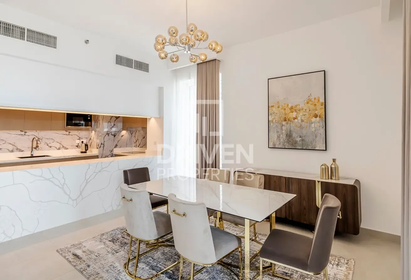 Vast Layout Unit with Fantastic Marina View
