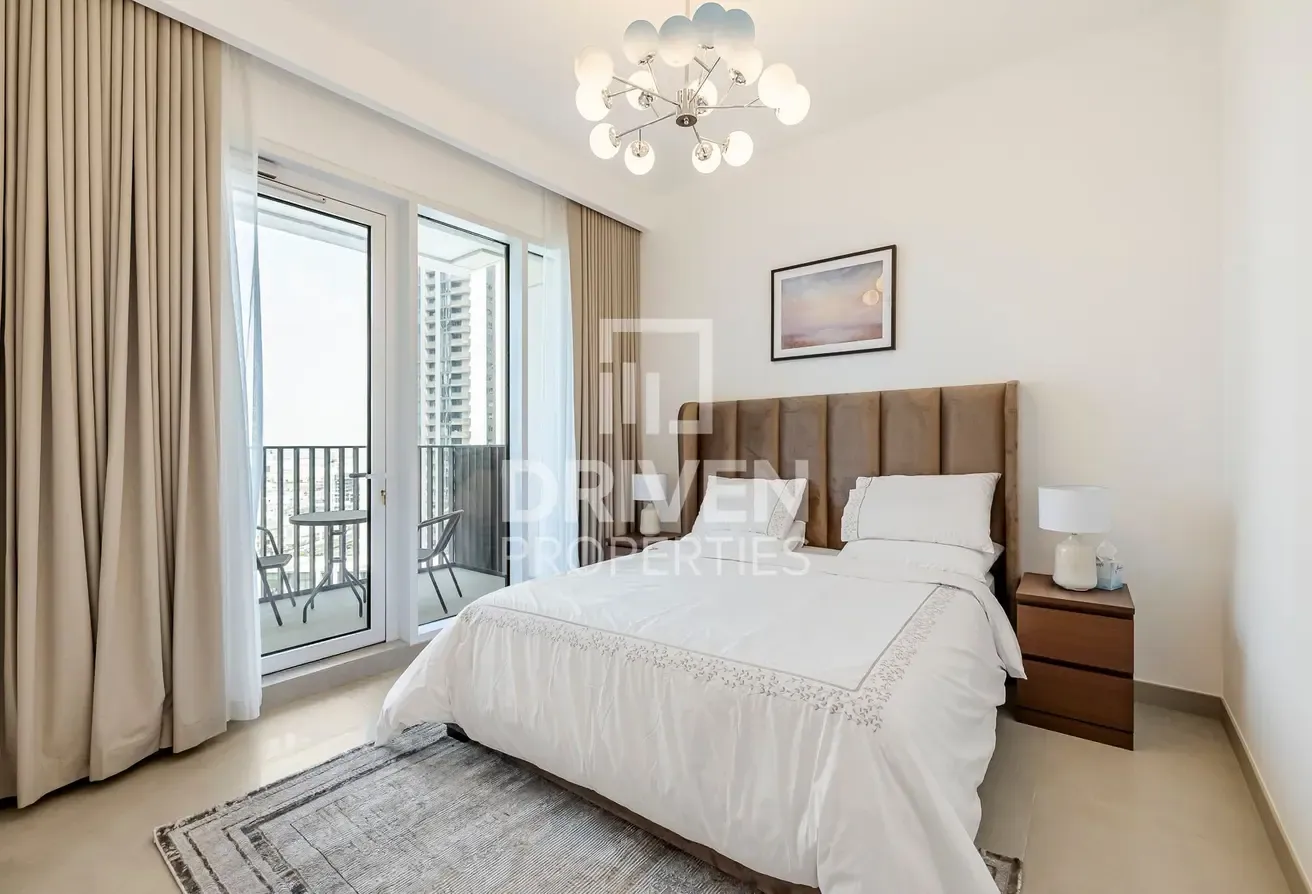 Vast Layout Unit with Fantastic Marina View