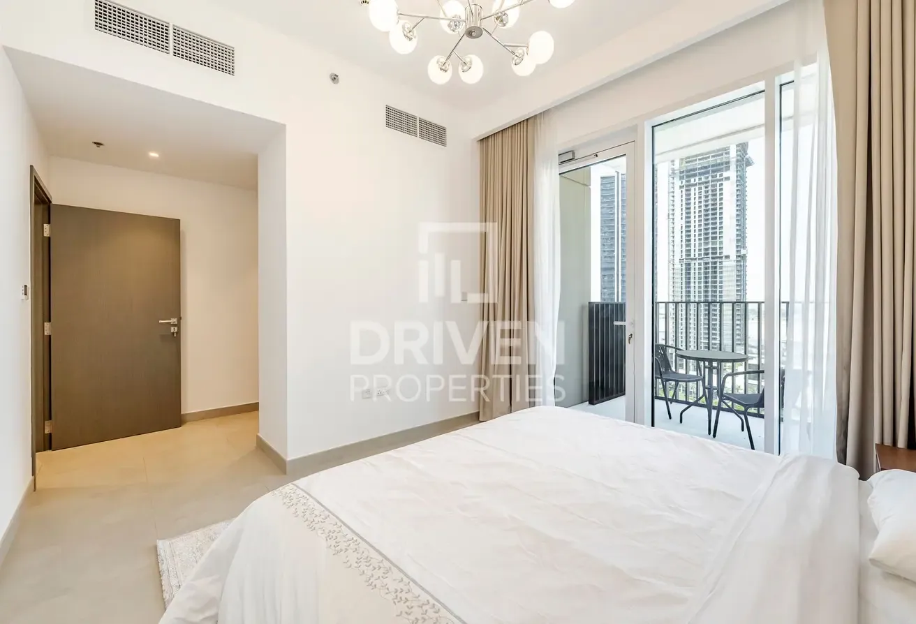 Vast Layout Unit with Fantastic Marina View