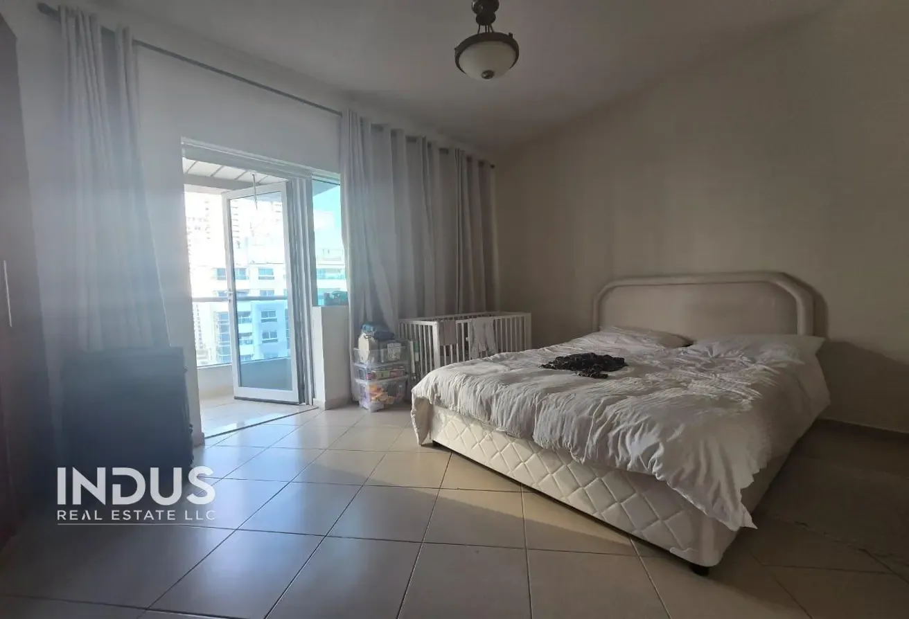 Vacant | Close to Metro | Price is Negotiable