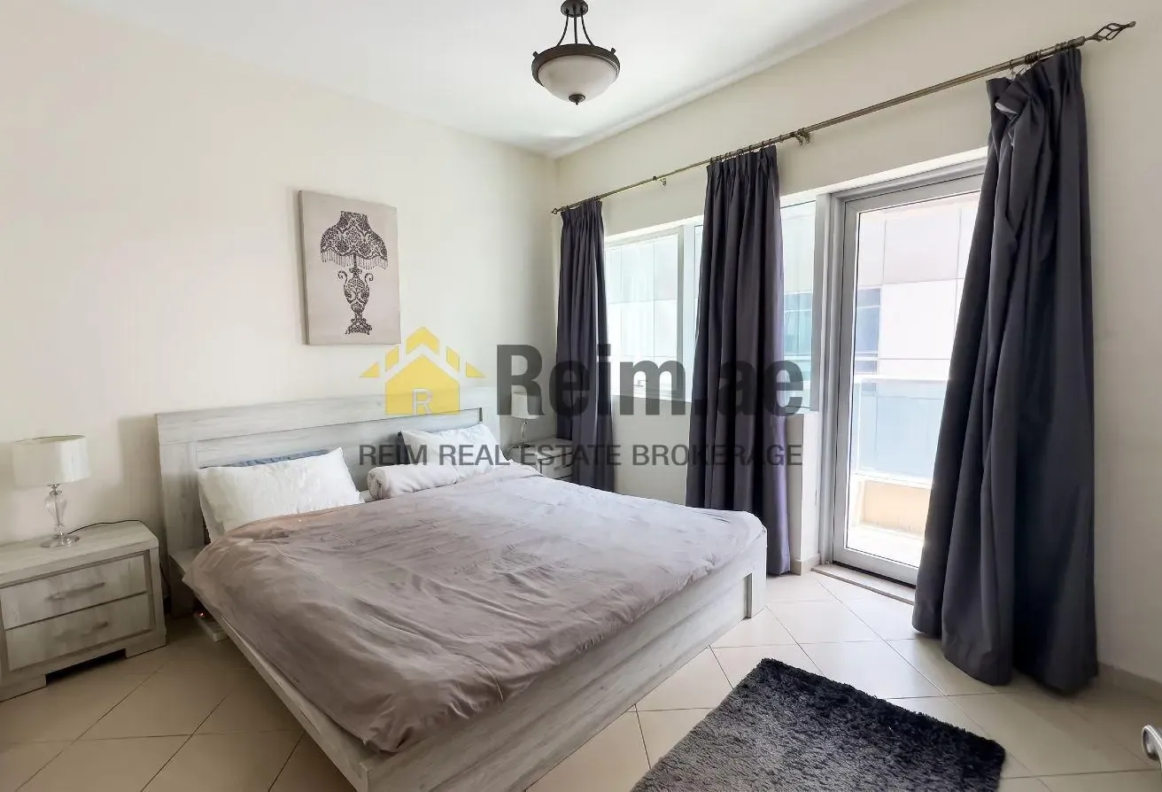 Steps to Metro | Lake View | Best Price
