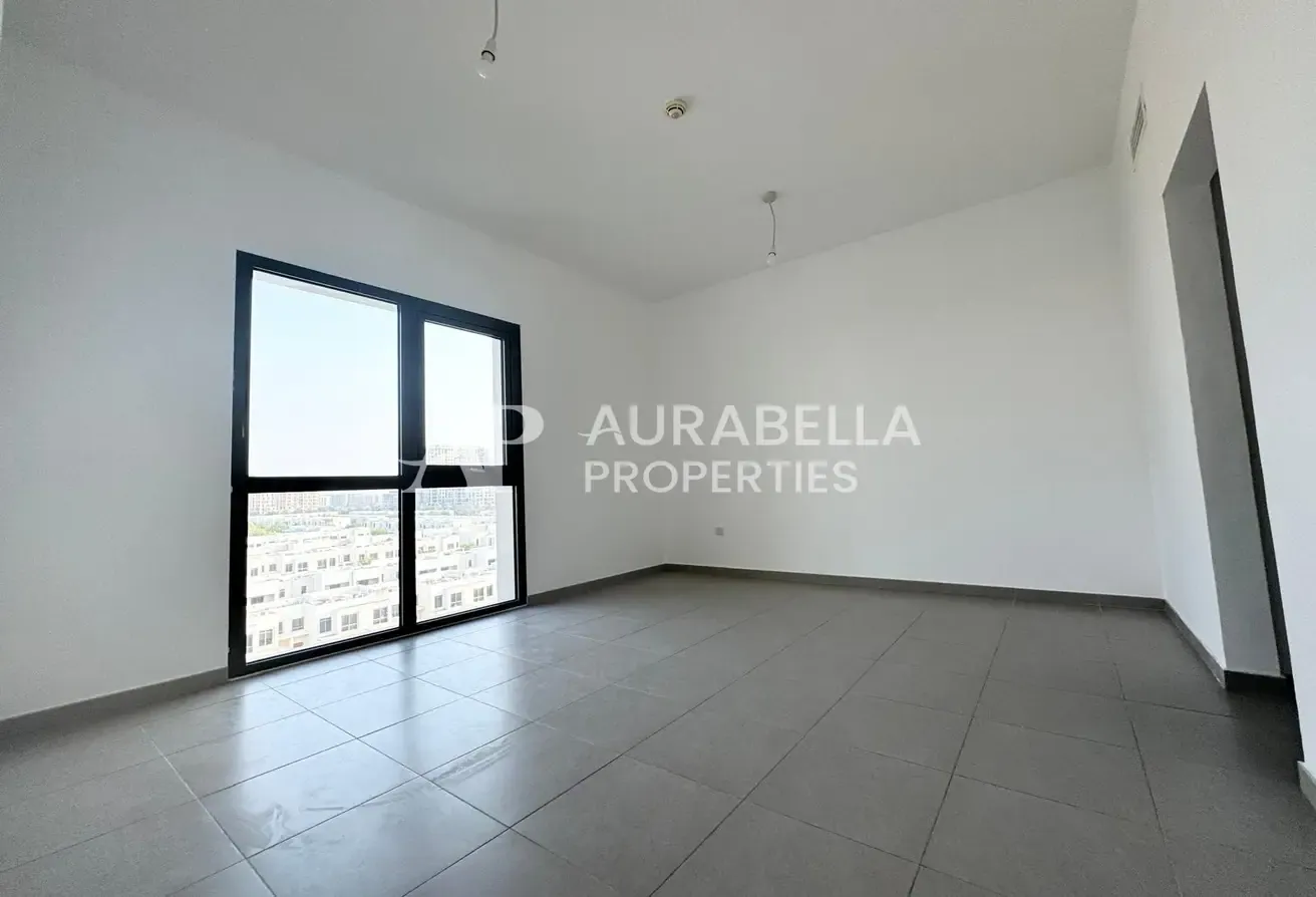Pool View | Bright and Airy | Vacant Soon