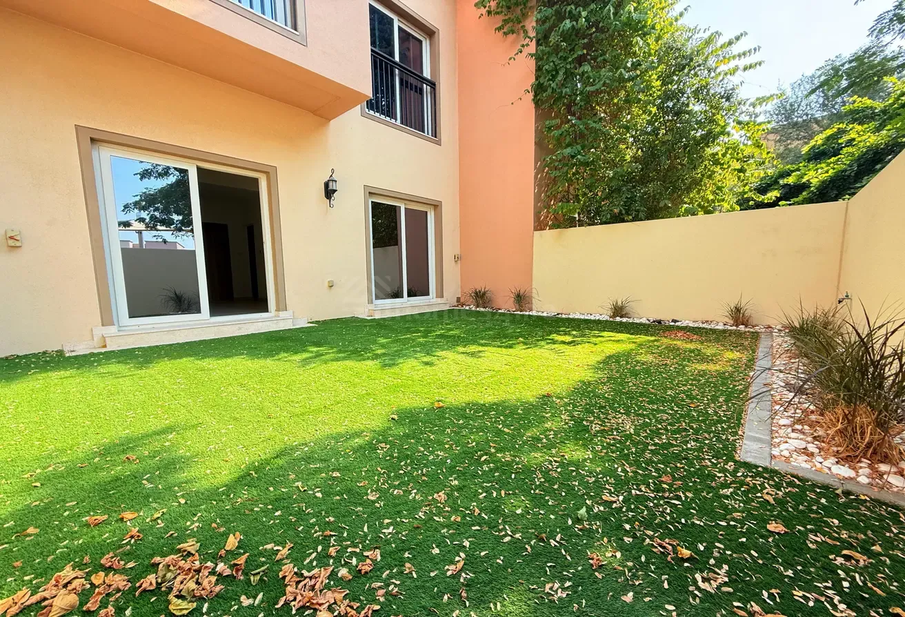 SINGLE ROW | PRIME LOCATION | ON POOL& PARK