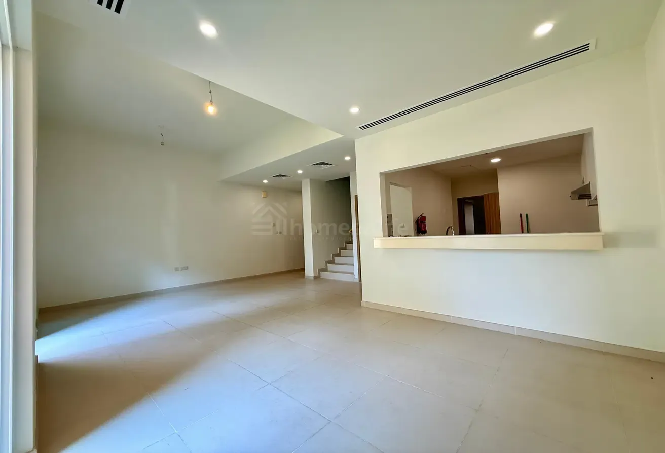 SINGLE ROW | PRIME LOCATION | ON POOL& PARK
