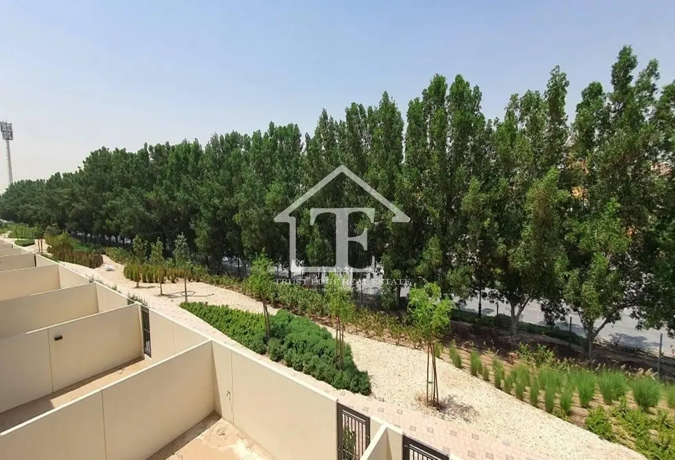Vacant | Single Row | Multiple Units | Negotiable
