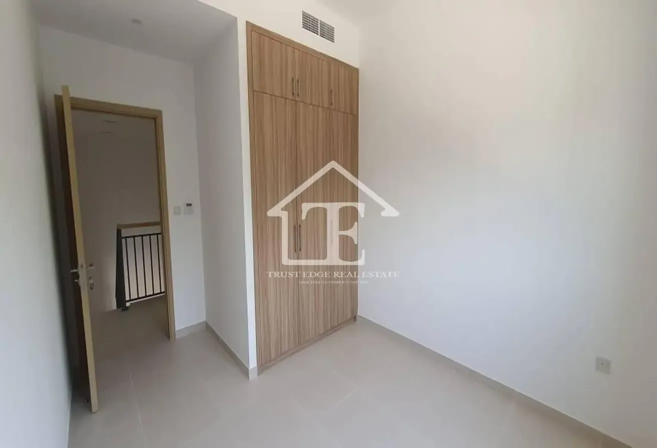Vacant | Single Row | Multiple Units | Negotiable