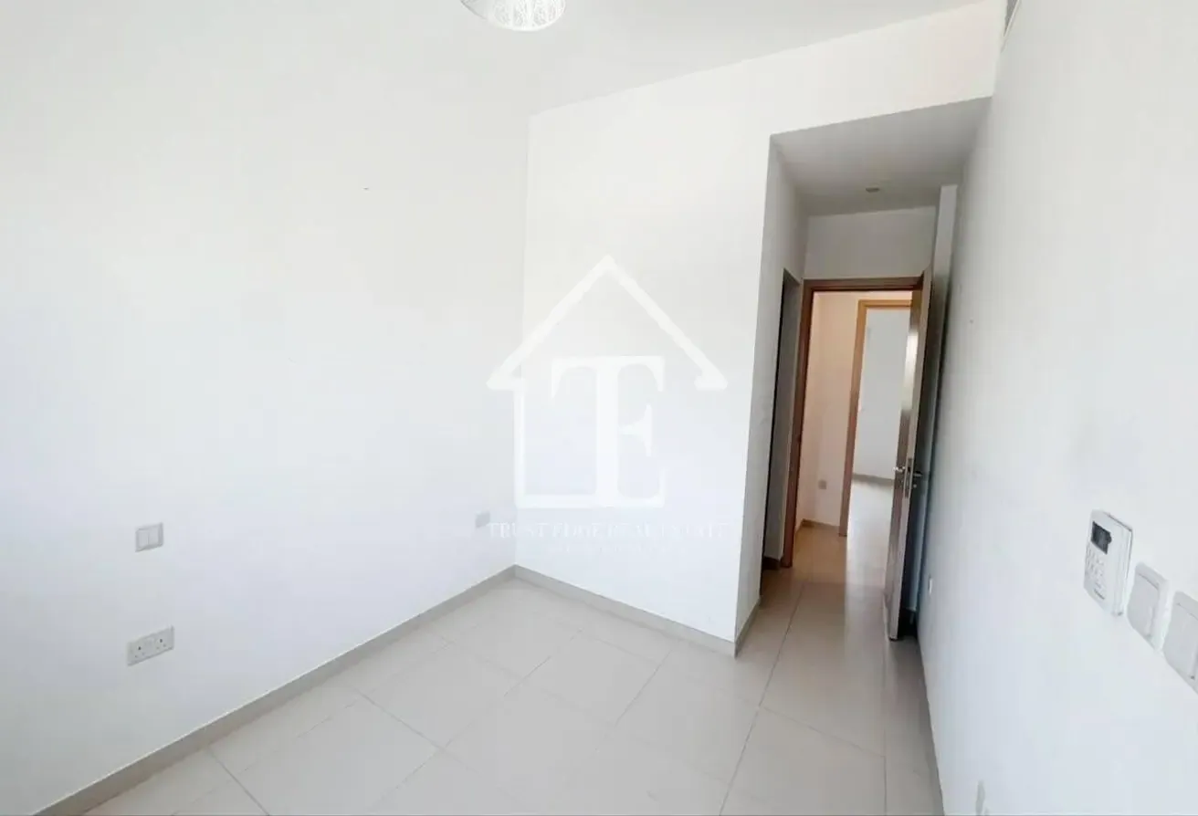 Vacant | Single Row | Multiple Units | Negotiable