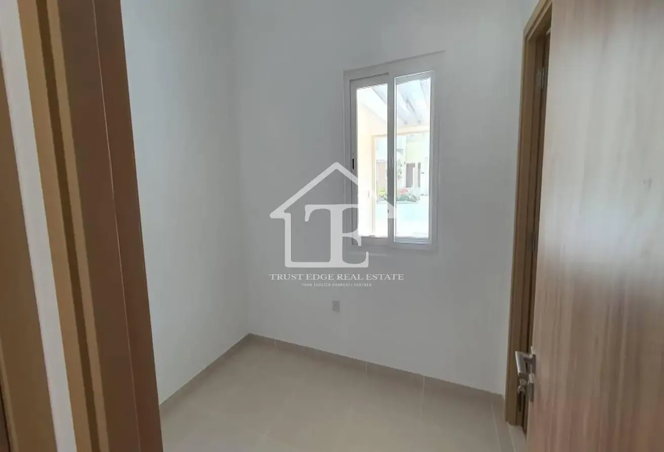 Vacant | Single Row | Multiple Units | Negotiable