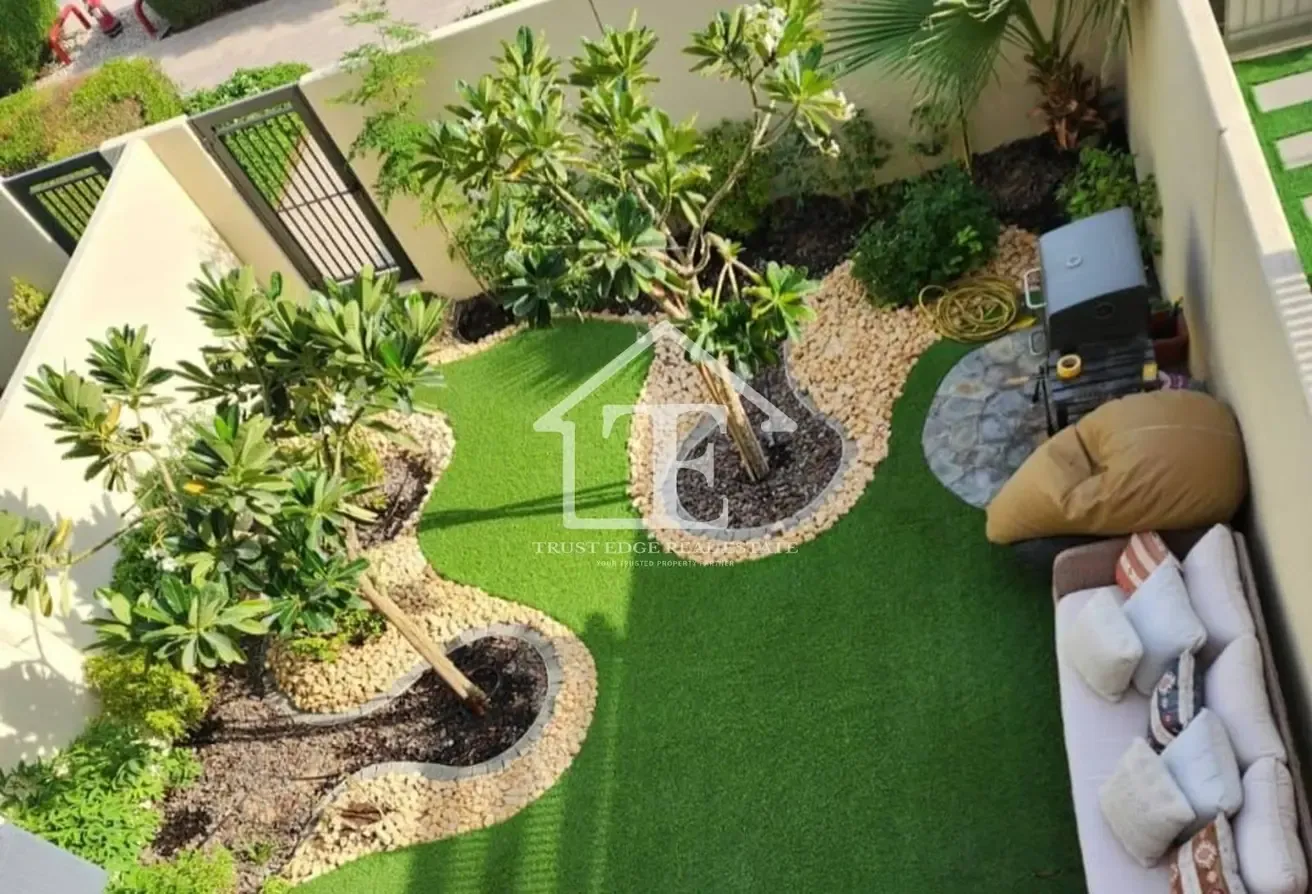 Vacant Soon | Single Row | Near to Park & Pool