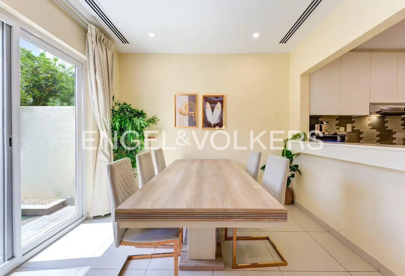 Modern Townhouse  |  Furnished  |  Vacant