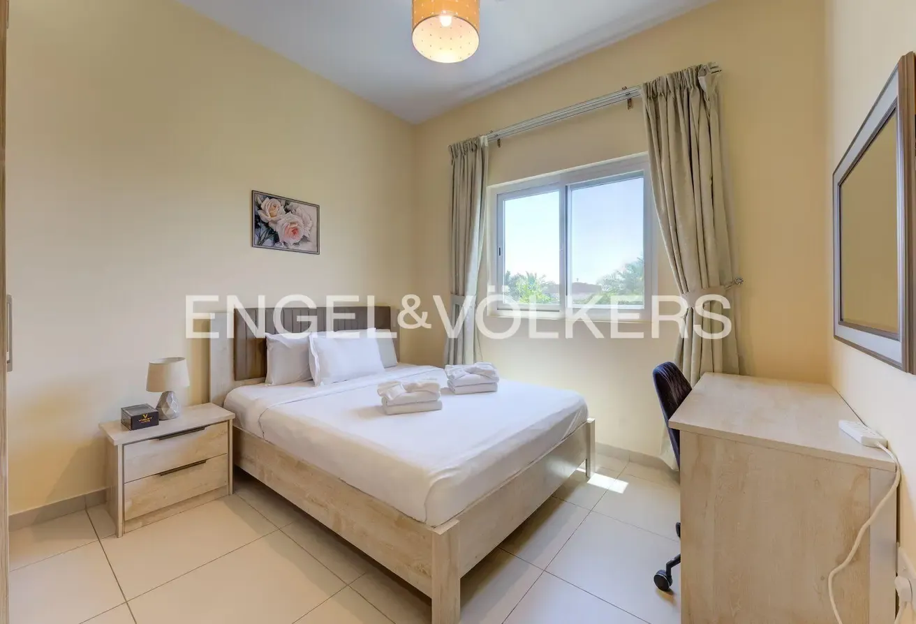 Modern Townhouse  |  Furnished  |  Vacant