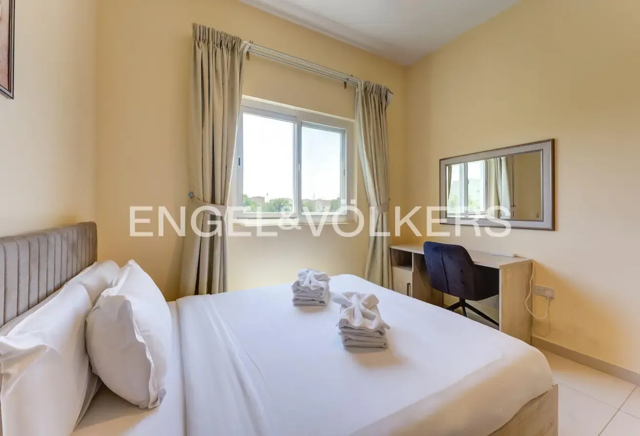 Modern Townhouse  |  Furnished  |  Vacant