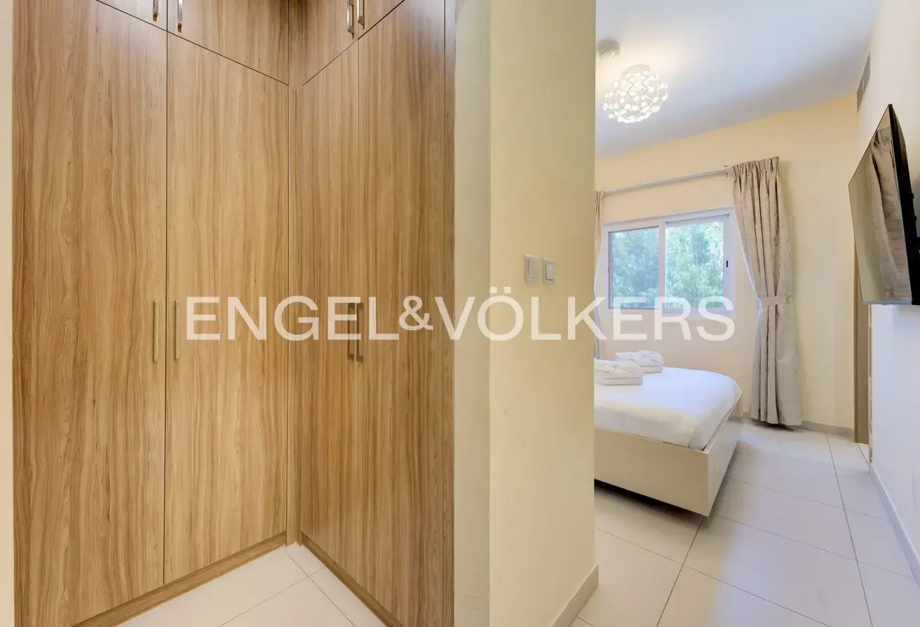 Modern Townhouse  |  Furnished  |  Vacant