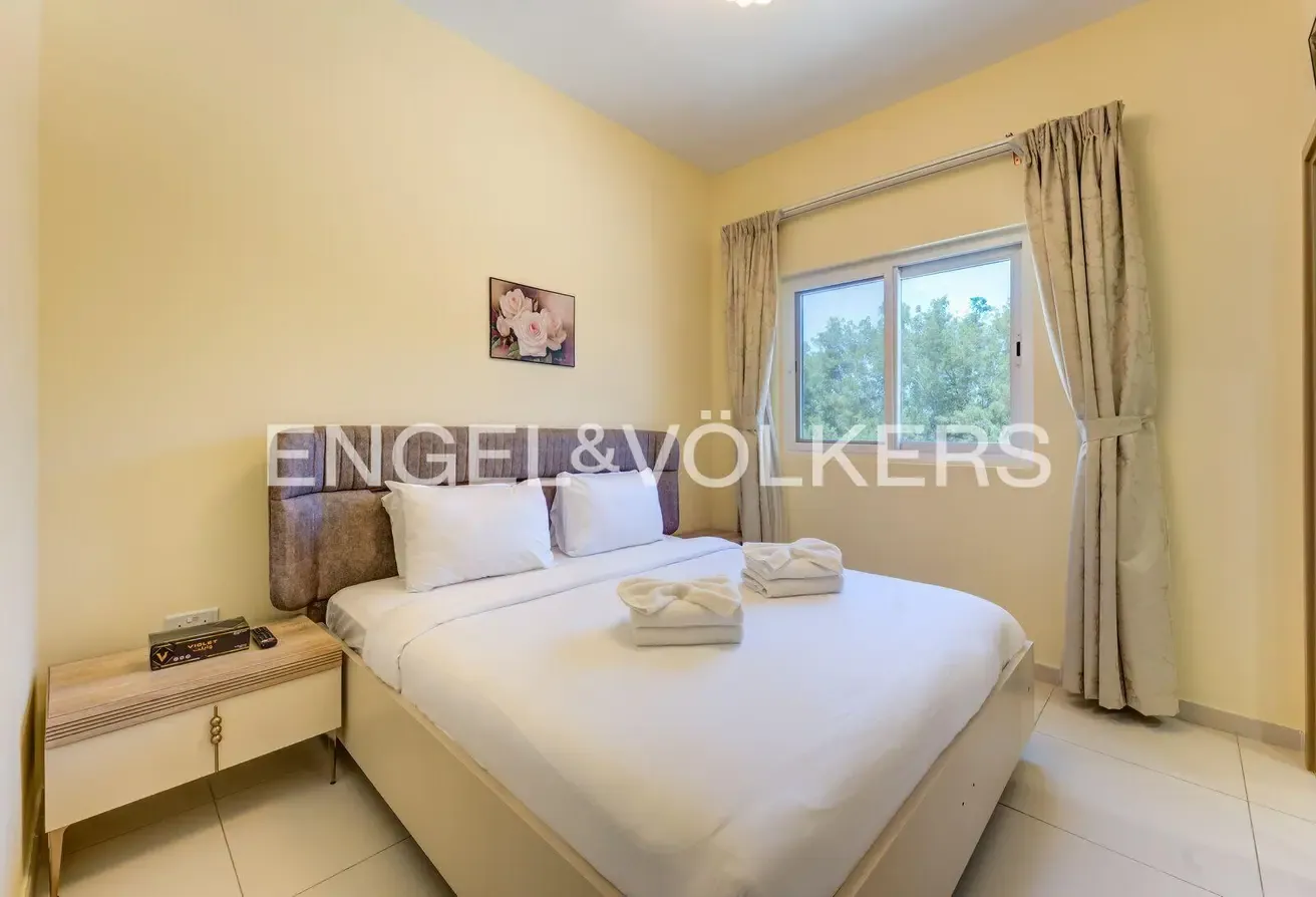 Modern Townhouse  |  Furnished  |  Vacant