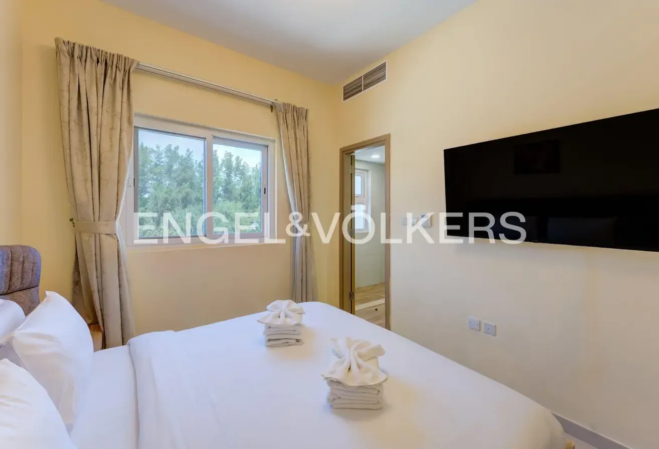 Modern Townhouse  |  Furnished  |  Vacant
