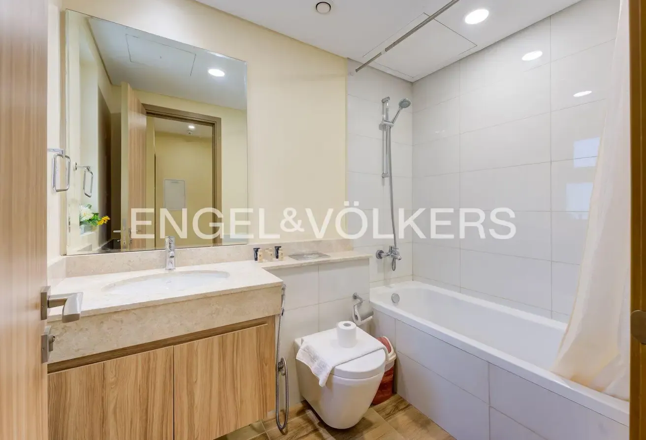 Modern Townhouse  |  Furnished  |  Vacant