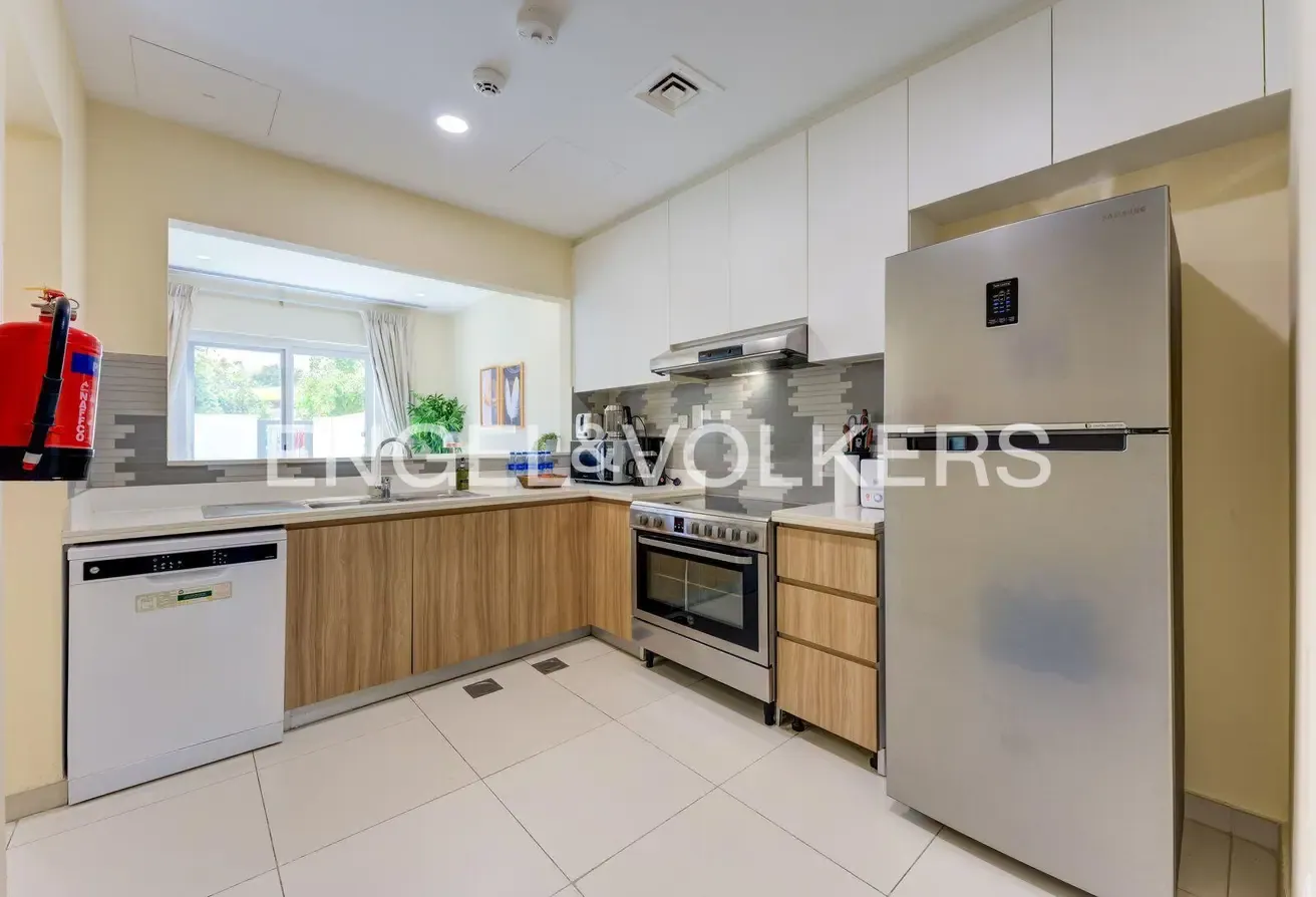 Modern Townhouse  |  Furnished  |  Vacant