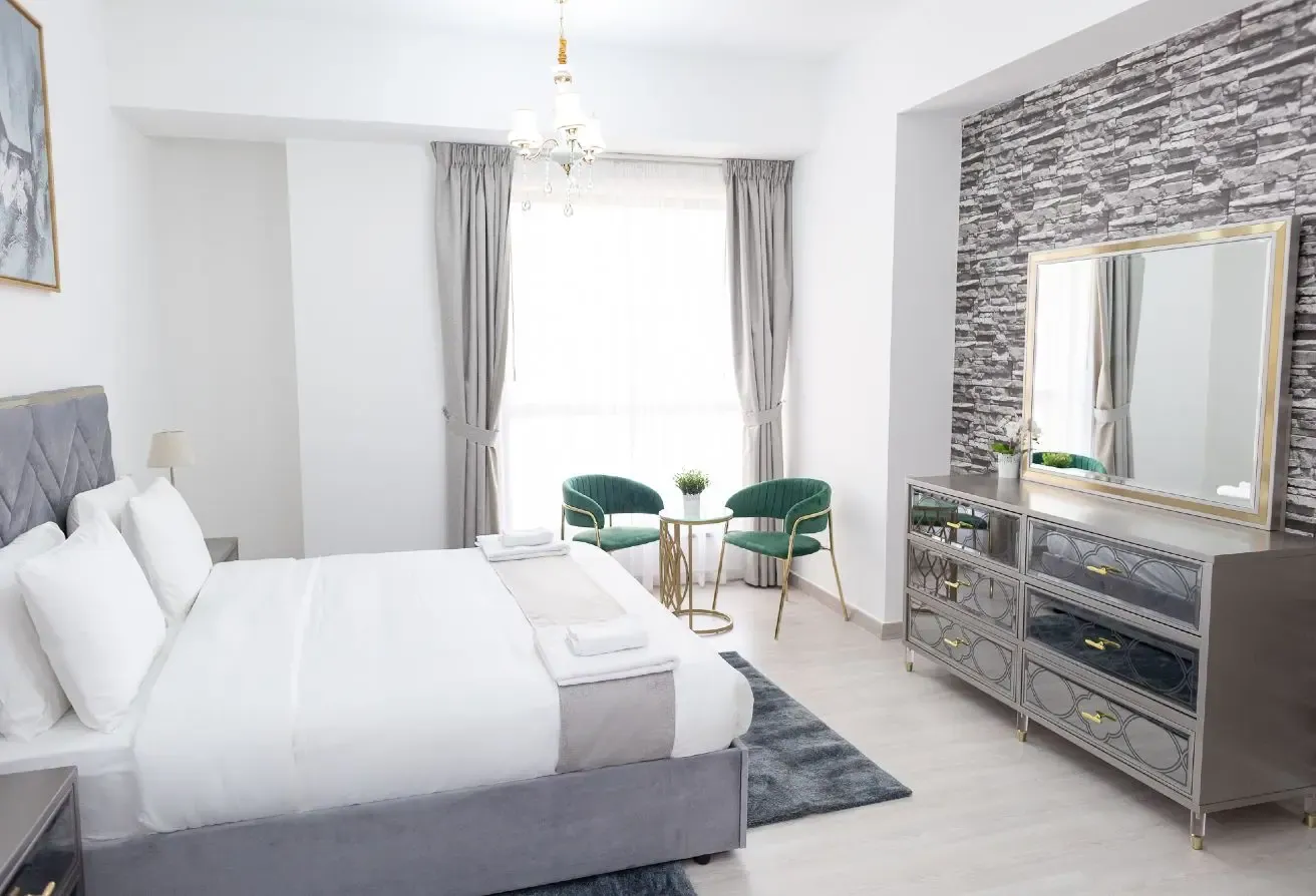 3BR FURNISHED I BILLS INCLUDED I COMMISSION FREE