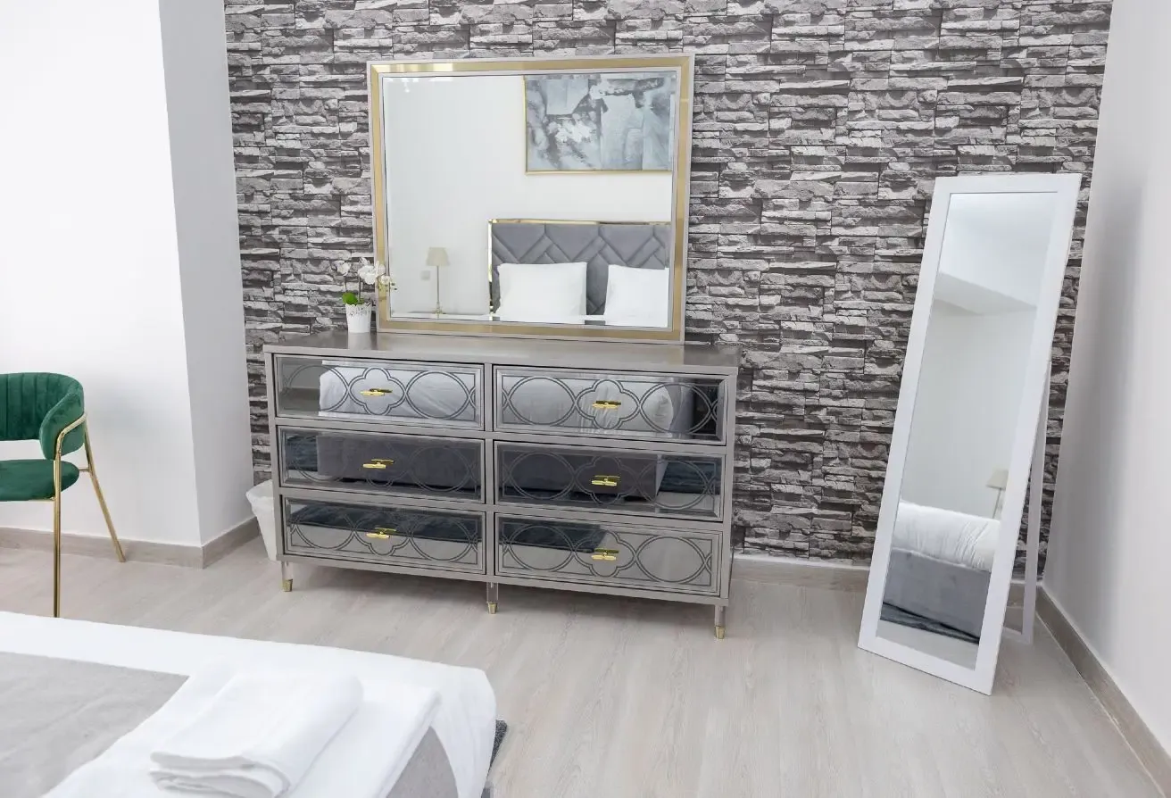3BR FURNISHED I BILLS INCLUDED I COMMISSION FREE