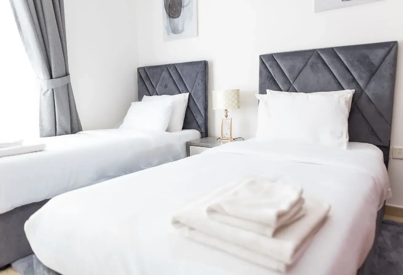 3BR FURNISHED I BILLS INCLUDED I COMMISSION FREE