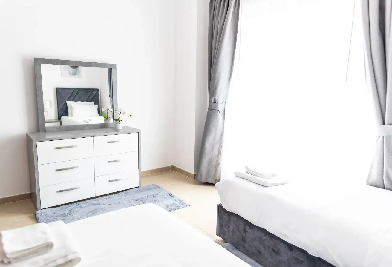 3BR FURNISHED I BILLS INCLUDED I COMMISSION FREE