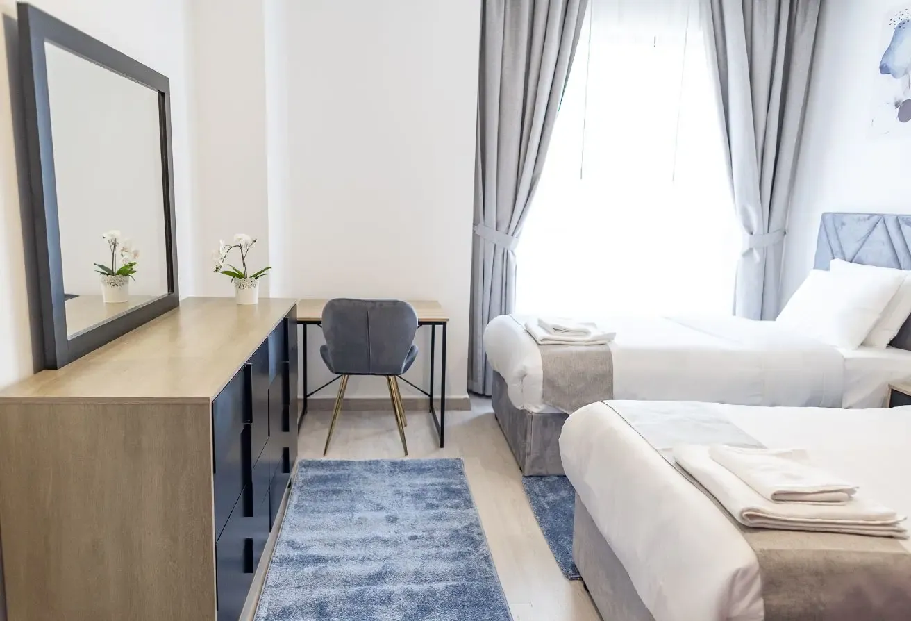 3BR FURNISHED I BILLS INCLUDED I COMMISSION FREE