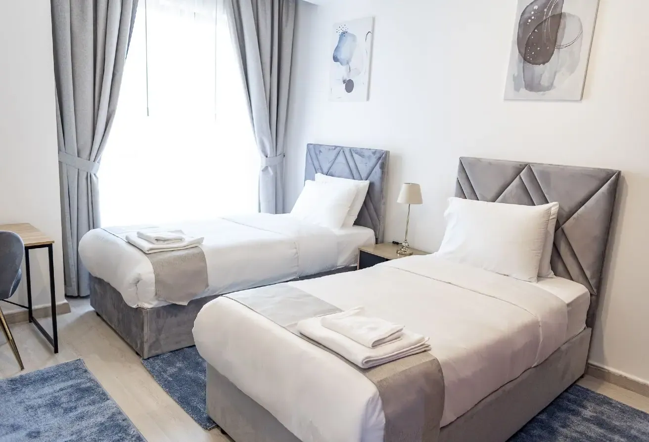 3BR FURNISHED I BILLS INCLUDED I COMMISSION FREE