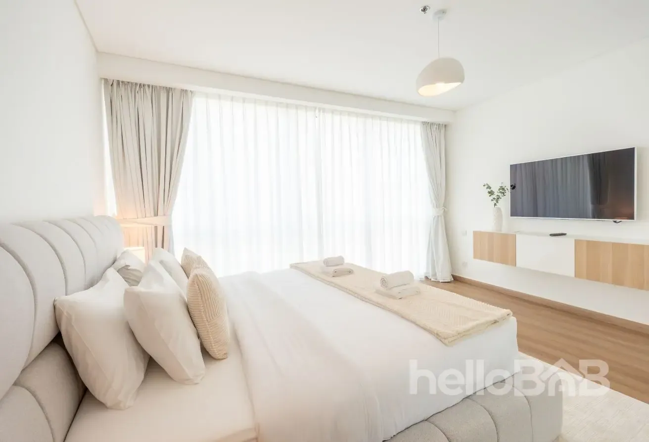 Sophisticated 3-BR Panoramic Sea View, JBR Walk