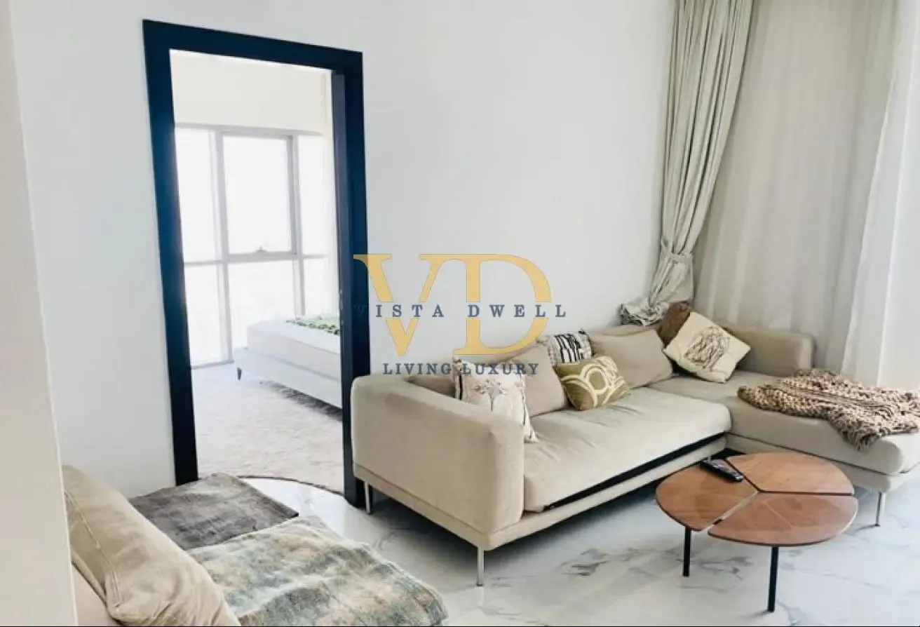 FULLY FURNISHED ONE BEDROOM | VACANT END OF JULY