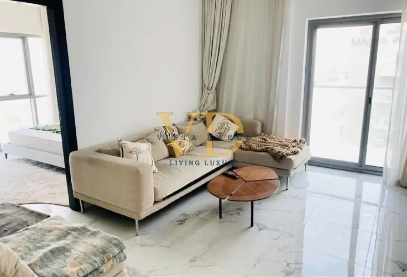 FULLY FURNISHED ONE BEDROOM | VACANT END OF JULY