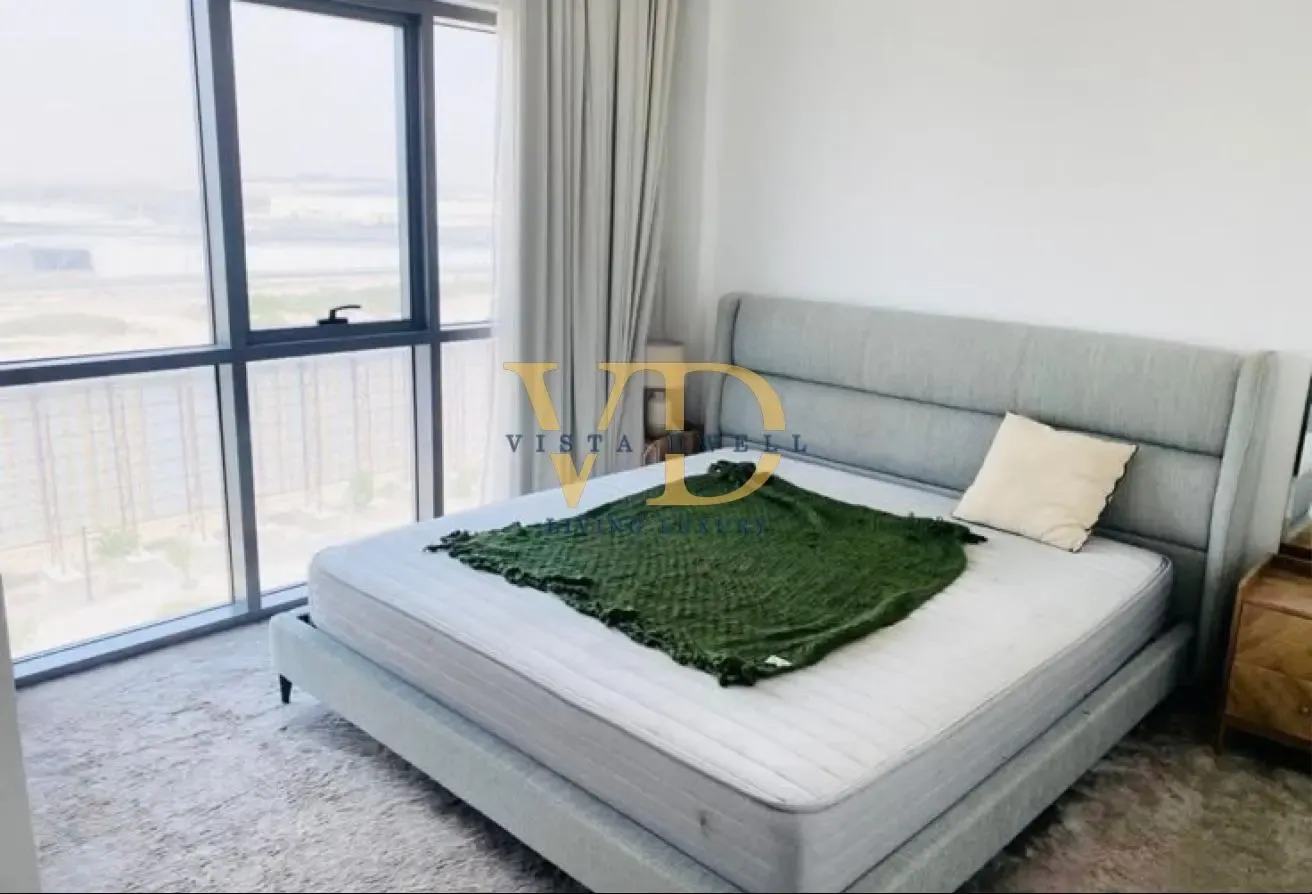 FULLY FURNISHED ONE BEDROOM | VACANT END OF JULY