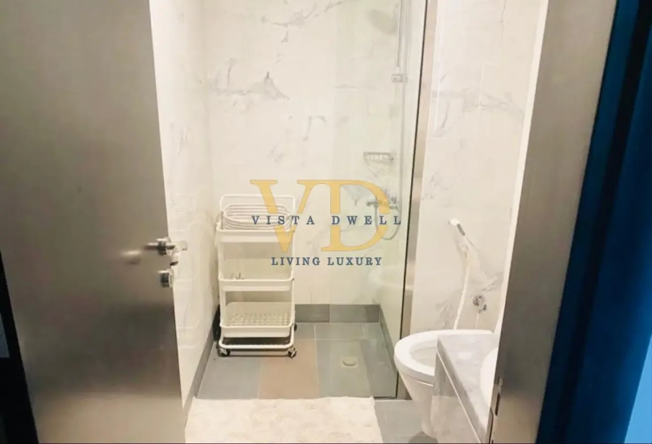 FULLY FURNISHED ONE BEDROOM | VACANT END OF JULY
