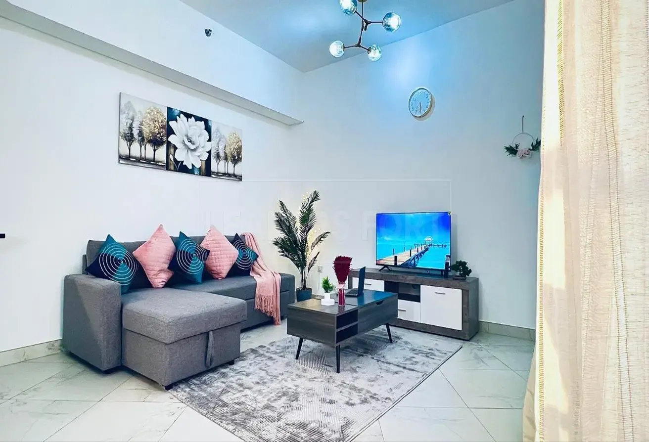 Fully Furnished || Ready To Move || 60k In 01 Chq