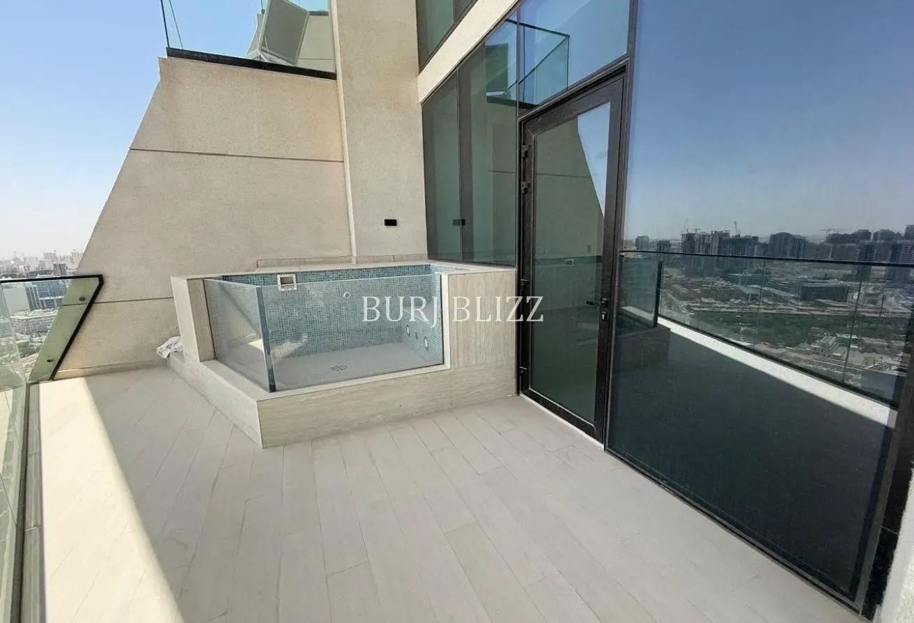 Luxurious Living | Private Pool | Vacant