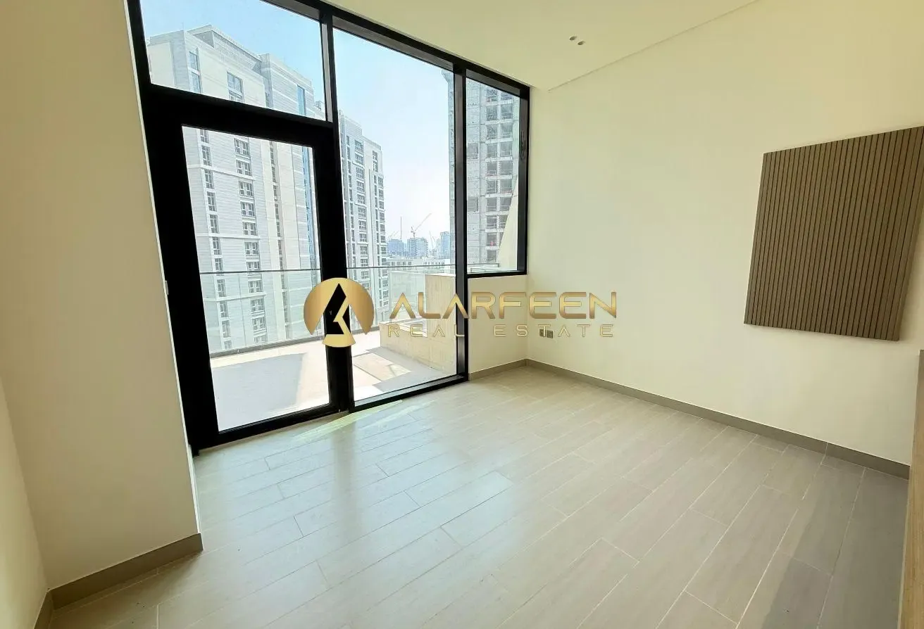 Amenities View | Fitted Kitchen | Bright Unit