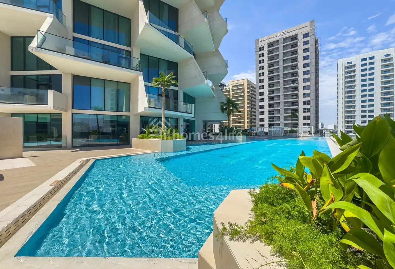 | Balcony with Private Jacuzzi | Modern Finish
