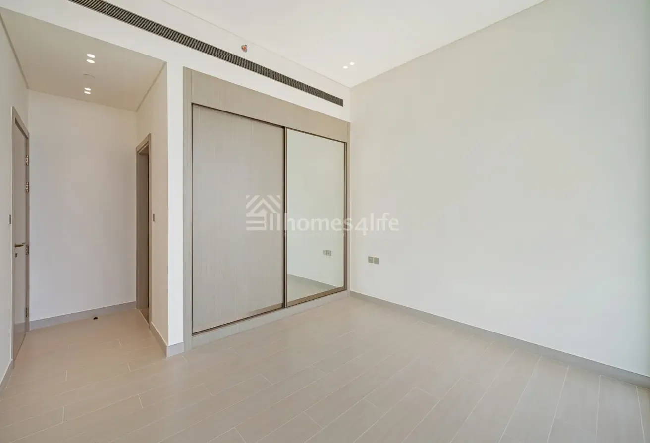 | Balcony with Private Jacuzzi | Modern Finish