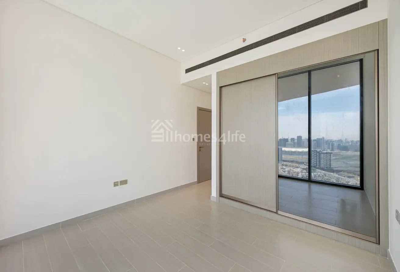 | Balcony with Private Jacuzzi | Modern Finish
