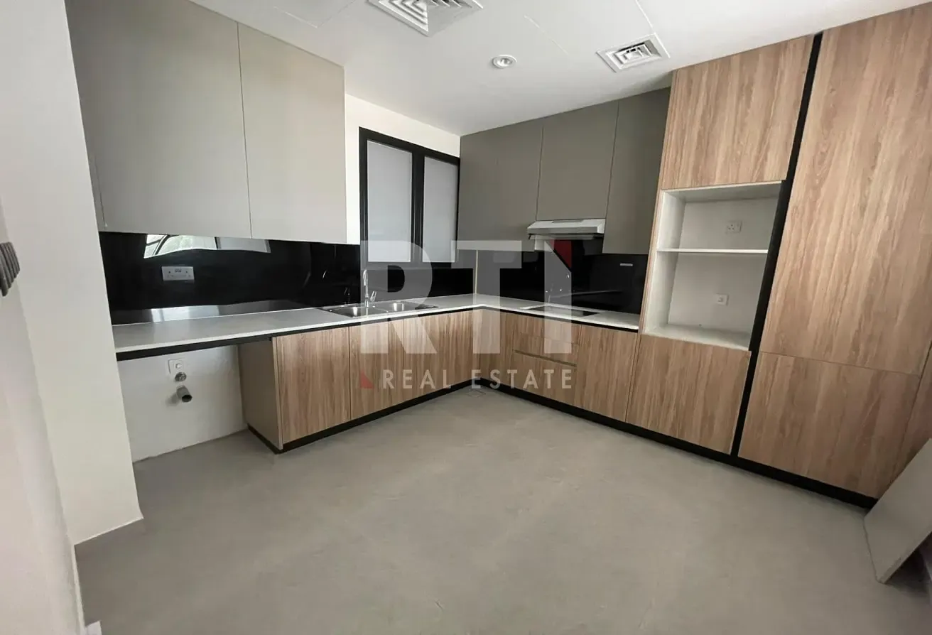 BRAND NEW | HUGE LAYOUT | UNFURNISHED | CHIC LIVING