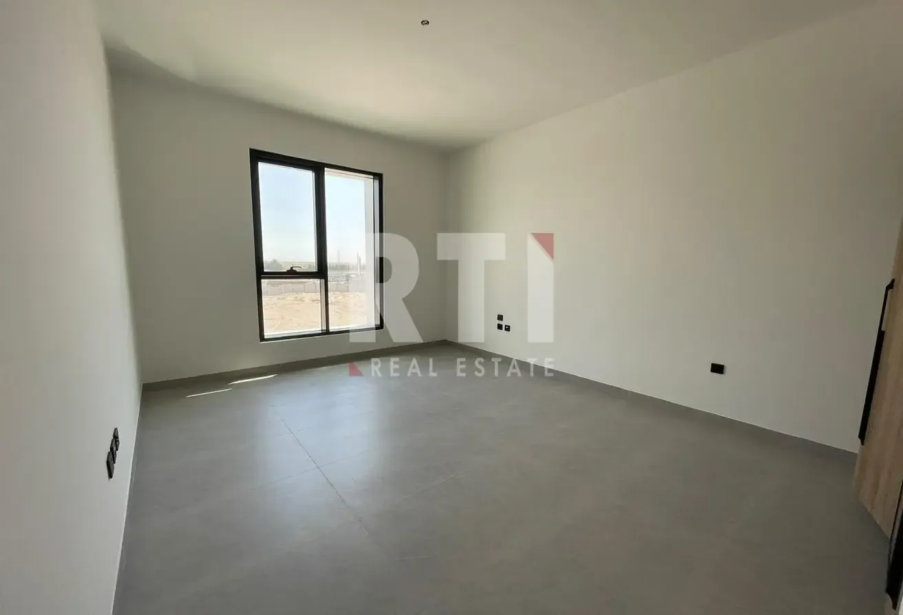 BRAND NEW | HUGE LAYOUT | UNFURNISHED | CHIC LIVING