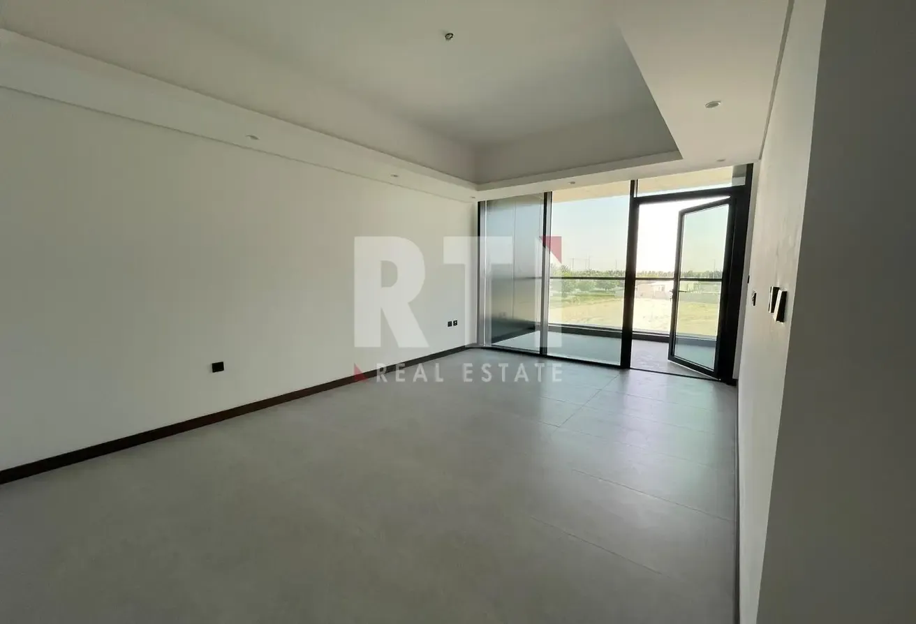 BRAND NEW | HUGE LAYOUT | UNFURNISHED | CHIC LIVING