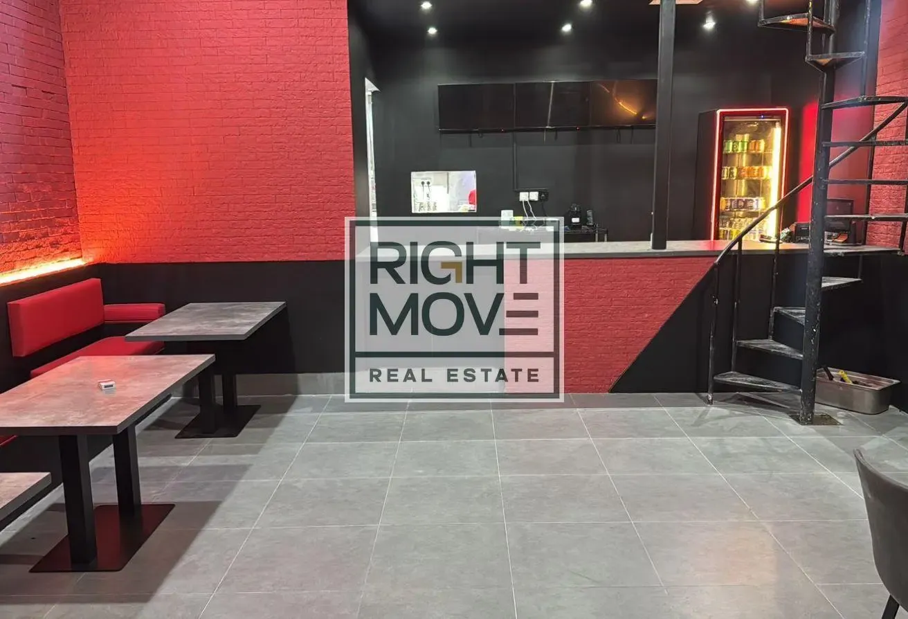 FOR SALE | VACANT SHOP | IN OXFORD TOWER