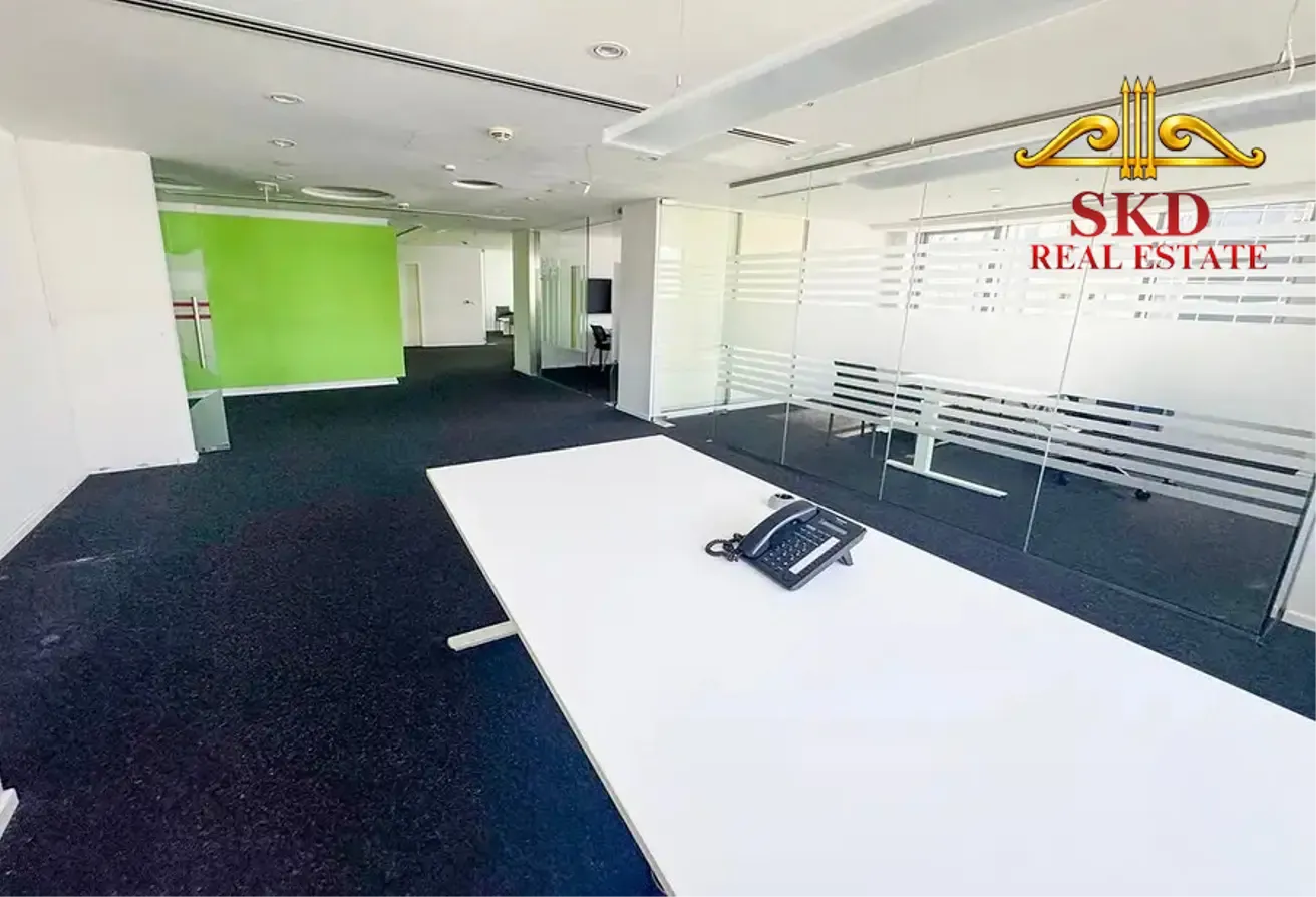Office | Natural Light | City View | High floor