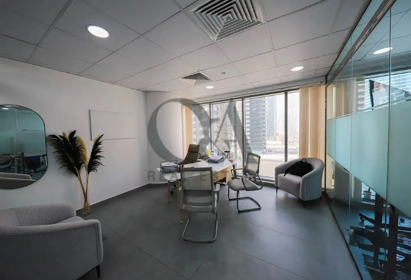 Fitted | Furnished | 2 Parking | Vacant