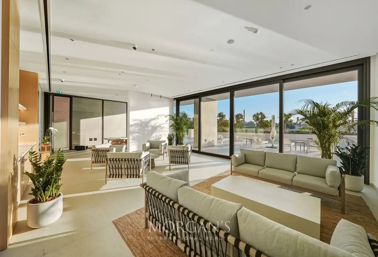 4BR Apartment | Canal Views | Unfurnished