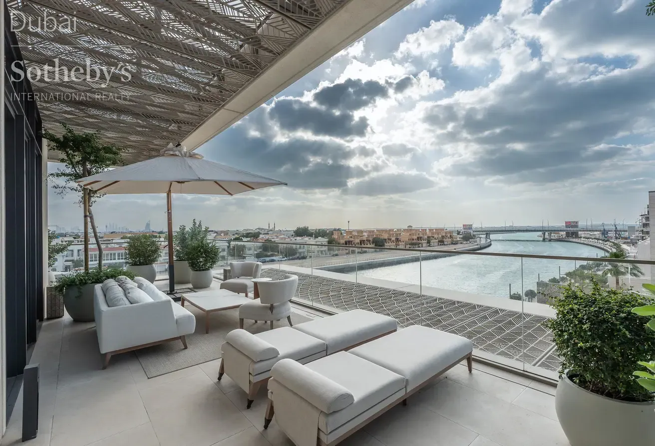 Upgraded Four Seasons Residence with Private Pool