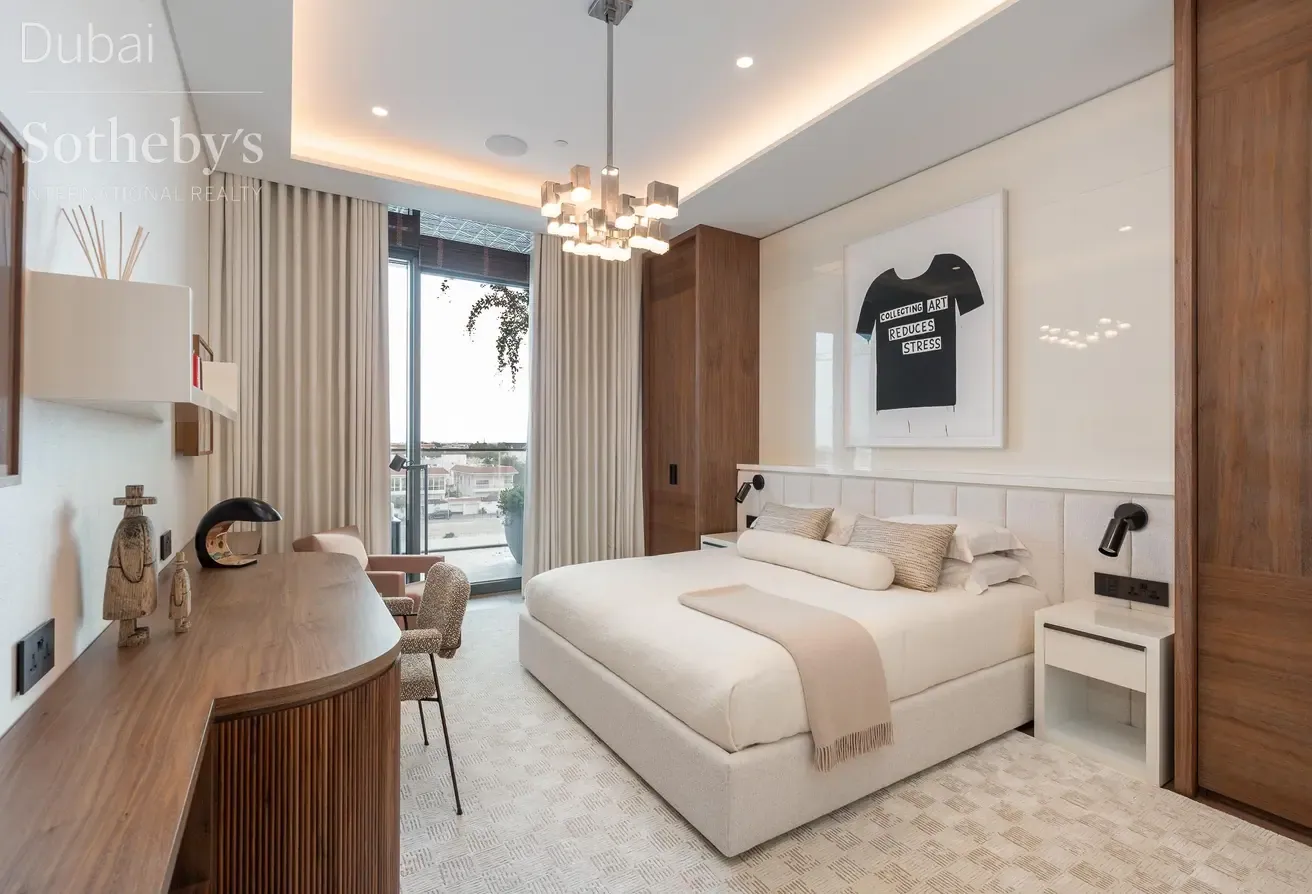 Upgraded Four Seasons Residence with Private Pool