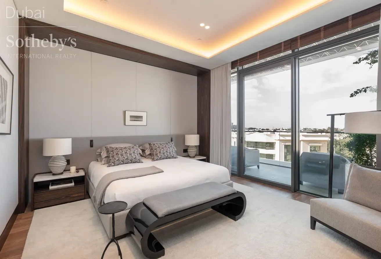 Upgraded Four Seasons Residence with Private Pool