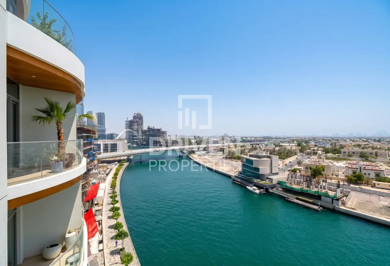 Elite Unit | Duplex | Canal and Skyline Views